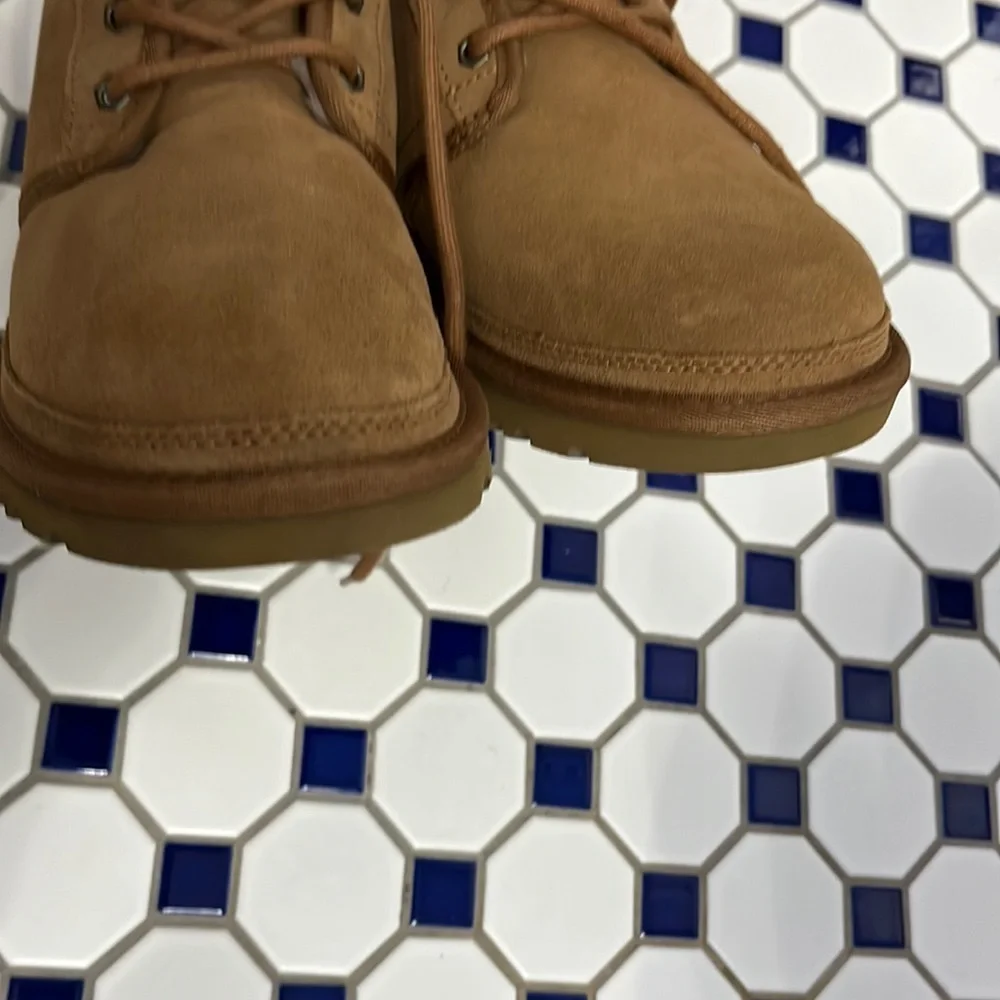 New UGG × Charcoal Neumel Chukka Suede in Chestnut Men's Sz 9